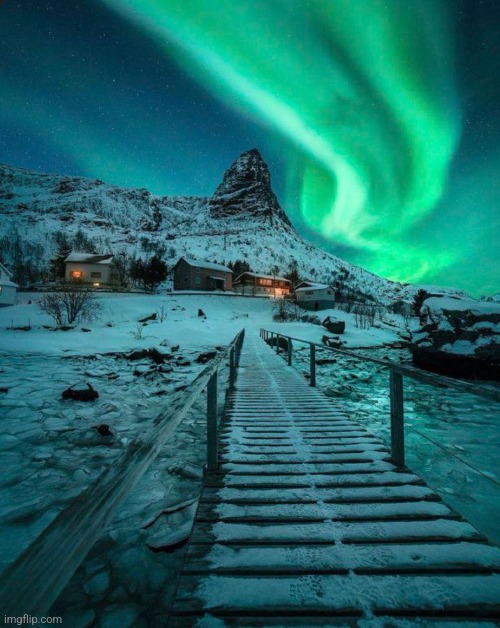 ALASKA IN DECEMBER | image tagged in alaska,northern lights,awesome | made w/ Imgflip meme maker