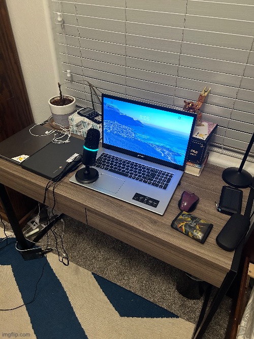 Desktop reveal | made w/ Imgflip meme maker