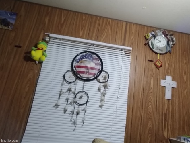 i love my wall it makes no sense | made w/ Imgflip meme maker
