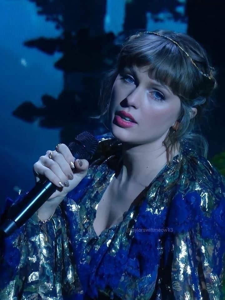 High Quality Taylor Swift performance Blank Meme Template