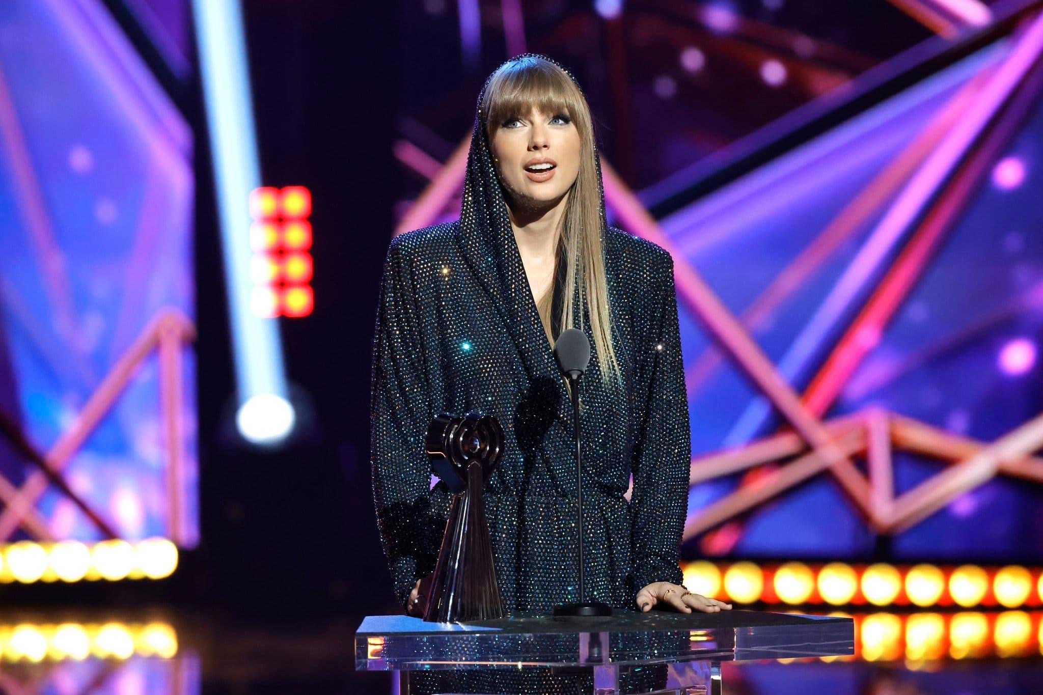 High Quality Taylor Swift iHeartRadio Music Awards 2023 Blank Meme Template