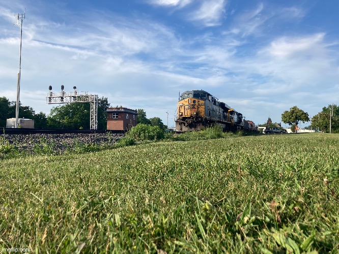 CSXT 5325 passing BE Tower in Berea, Ohio | image tagged in trains,train,ohio,railroad | made w/ Imgflip meme maker
