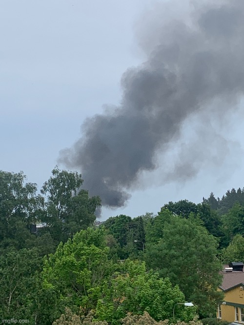 that fire/smoke is getting worse | made w/ Imgflip meme maker