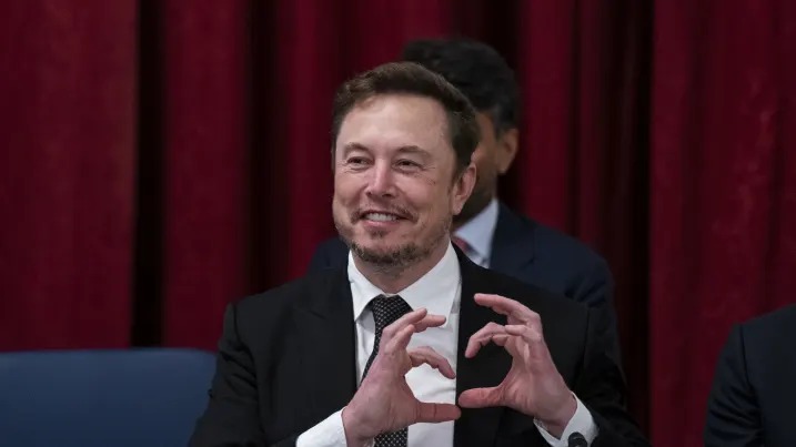 Elon Musk Makes a Heart Blank Meme Template