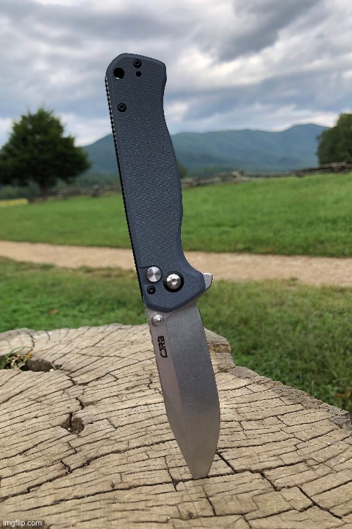 My new knife that I got at smoky mountain knife works in Tennessee | image tagged in knife,picture,tennessee,smoky mountain knife works | made w/ Imgflip meme maker
