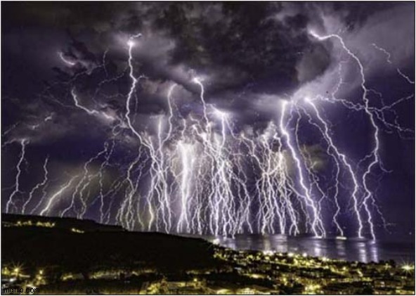 Awesome Lightning ! | image tagged in awesome,lightning | made w/ Imgflip meme maker