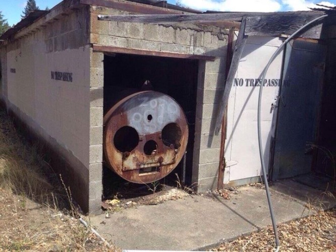 Thomas the Tank Engine  | image tagged in thomas the tank engine | made w/ Imgflip meme maker