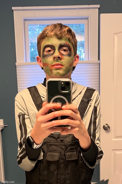 How do y’all like my costume. Just finished trick or treating | made w/ Imgflip meme maker