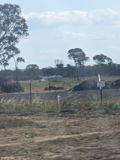 Dash 8 Q400 operated by QantasLink landing | made w/ Imgflip meme maker