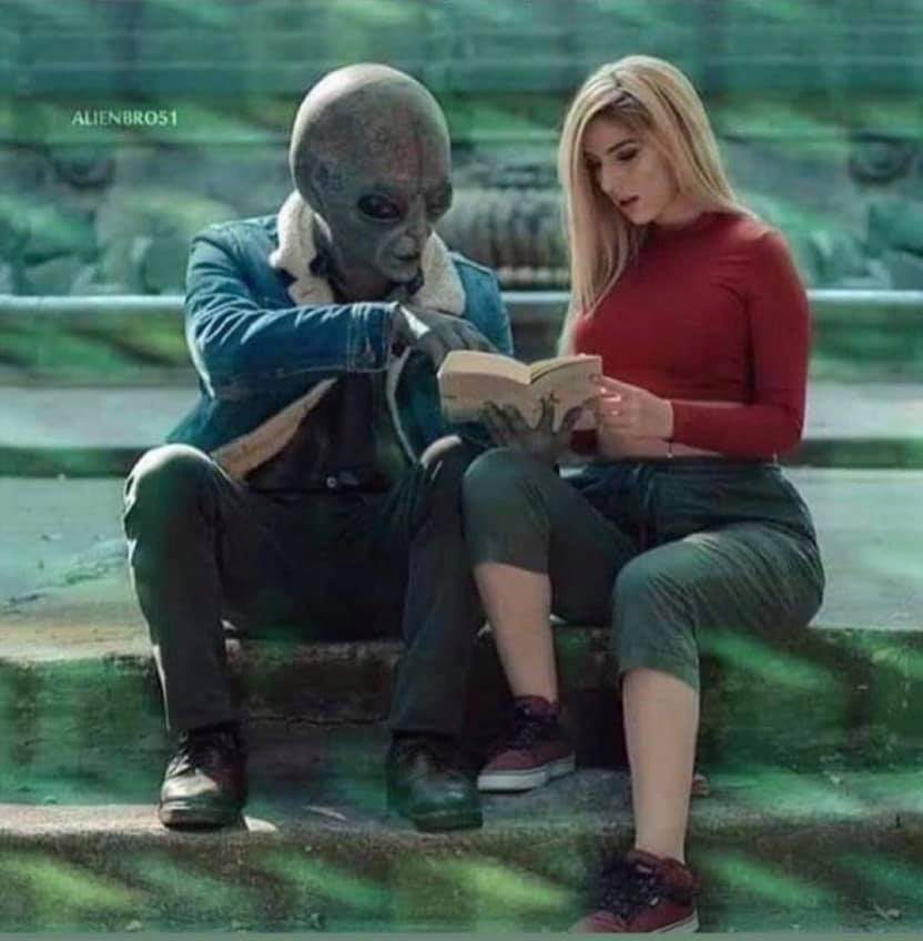 High Quality Alien with girl Blank Meme Template