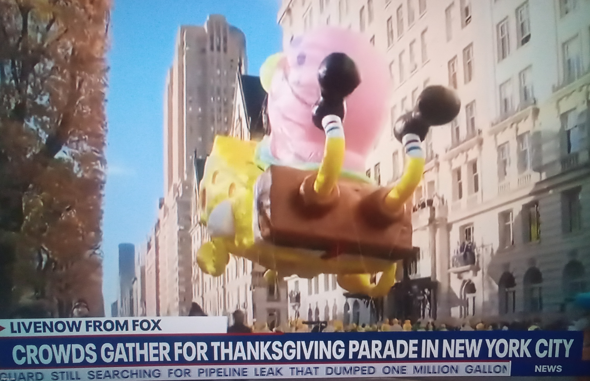 Guhhh that one SpongeBob float from the Thanksgiving parade------ | made w/ Imgflip meme maker