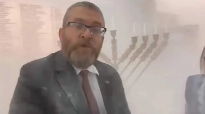 High Quality Braun gaszący świecę hanukową Blank Meme Template