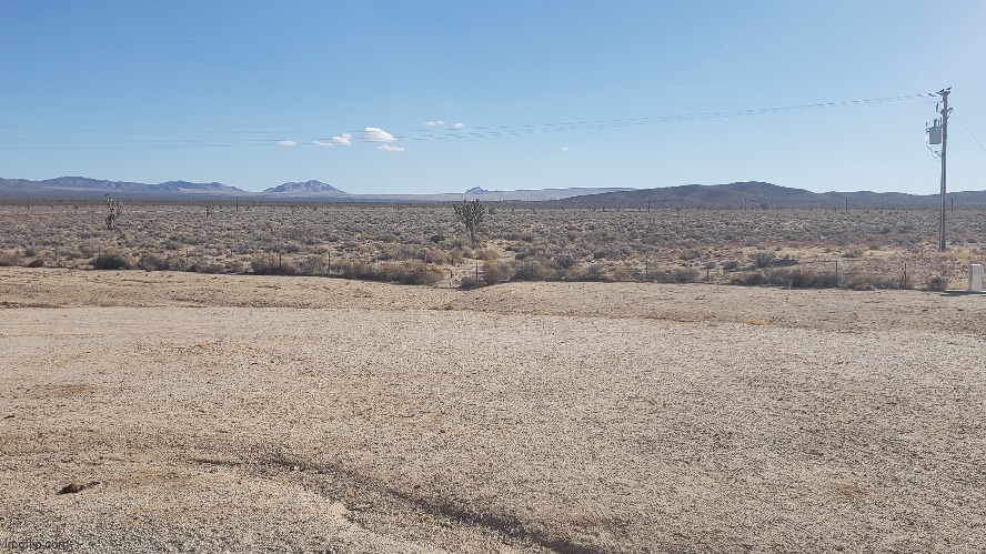 The Middle of Nowhere | image tagged in desert | made w/ Imgflip meme maker