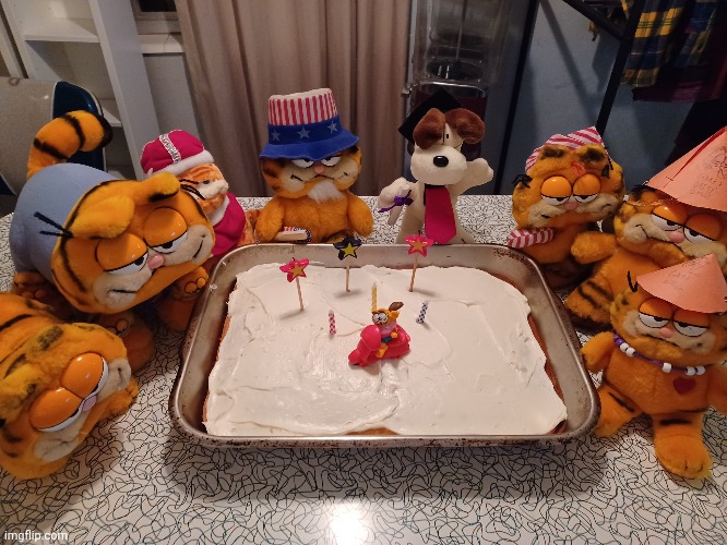 Garfields party (Special guest: Odie) | image tagged in funny,memes,garfield,party | made w/ Imgflip meme maker