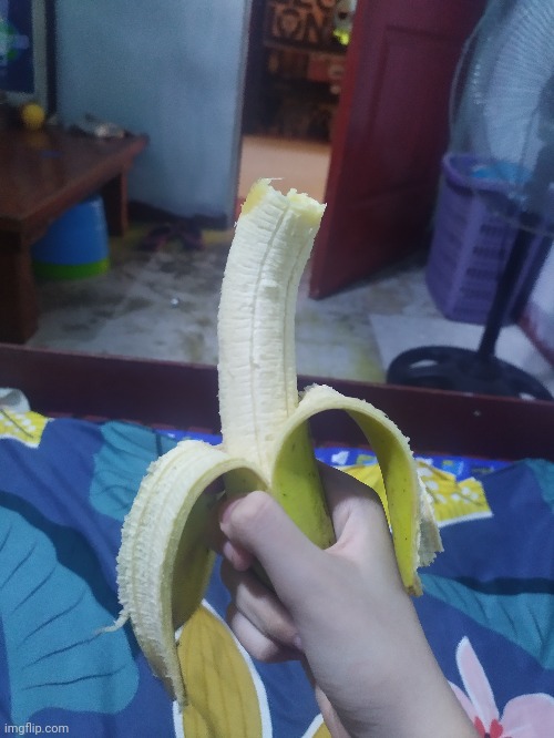 I'm eating a banana right now | made w/ Imgflip meme maker