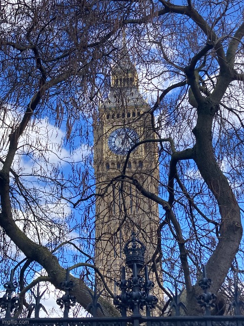 I love sightseeing. I love taking photos. Here is ny favourite photo I took in London, thoughts? | made w/ Imgflip meme maker