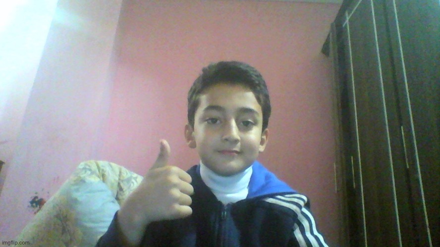 Thumbs up in pain | image tagged in thumbs up in pain | made w/ Imgflip meme maker