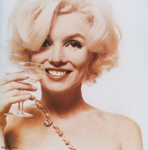 Marilyn Monroe | image tagged in marilyn monroe | made w/ Imgflip meme maker