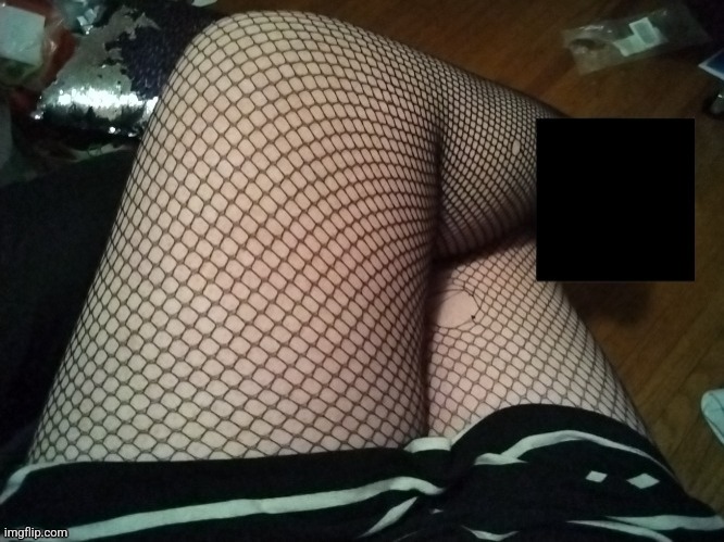 I don't understand why people post their thighs smh | made w/ Imgflip meme maker