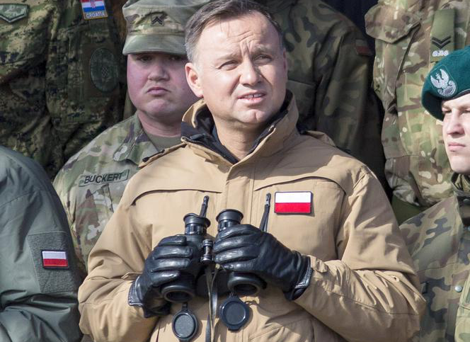 Duda lornetka Blank Meme Template