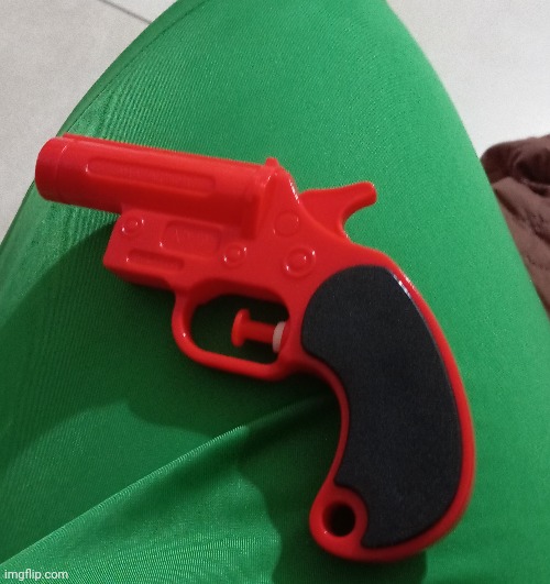Nahhh the flare gun from TF2 is now a water gun | made w/ Imgflip meme maker