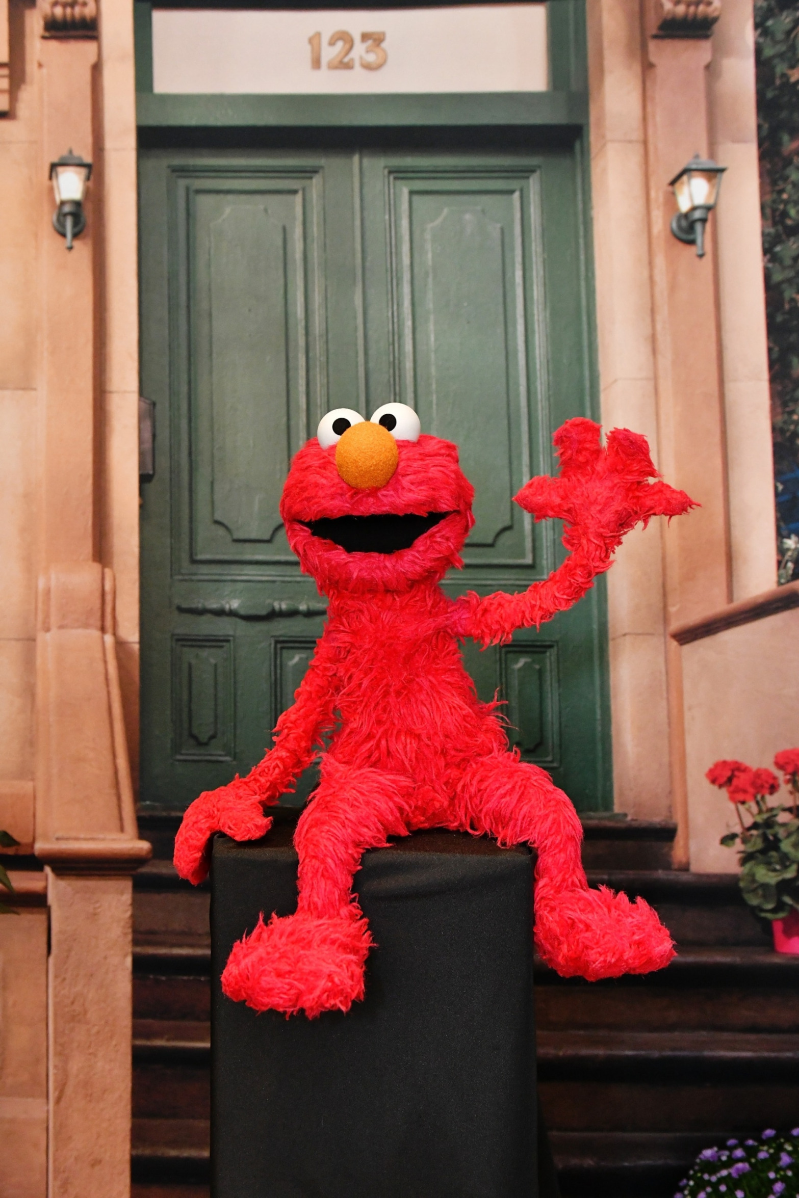 High Quality Elmo knows Blank Meme Template