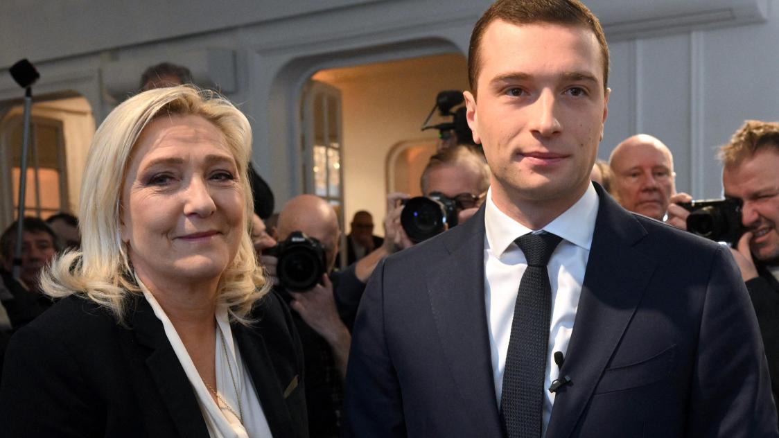 High Quality Marine Le Pen et Jordan Bardella Blank Meme Template