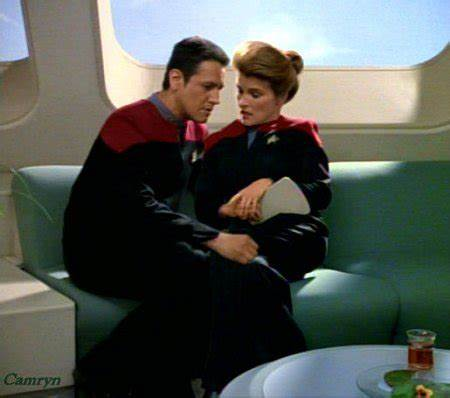 Janeaway and Chakotay Blank Meme Template