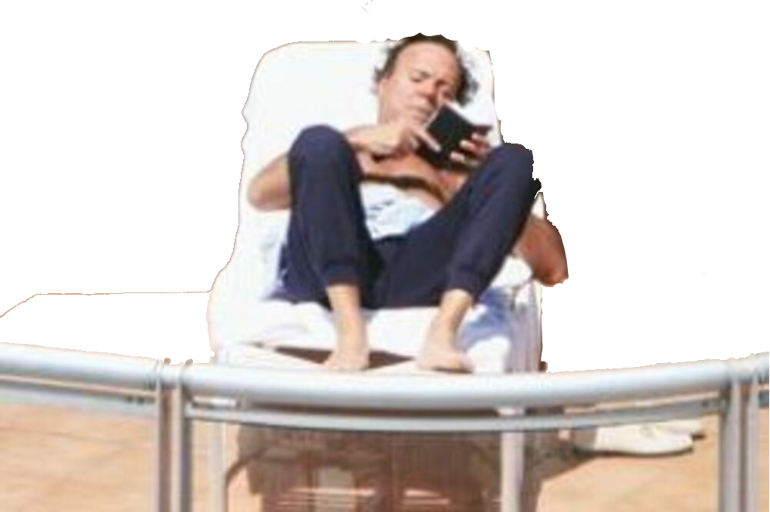Julio iglesias reposando en la playa Blank Meme Template