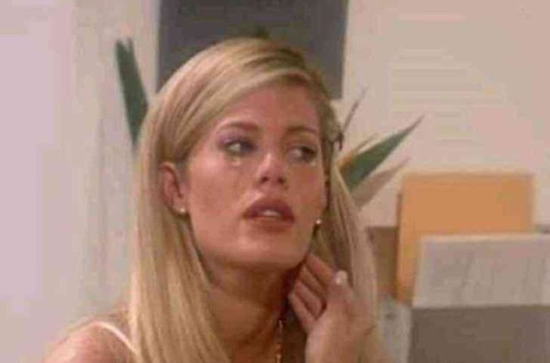 Me esta respirando en la nuca Blank Meme Template