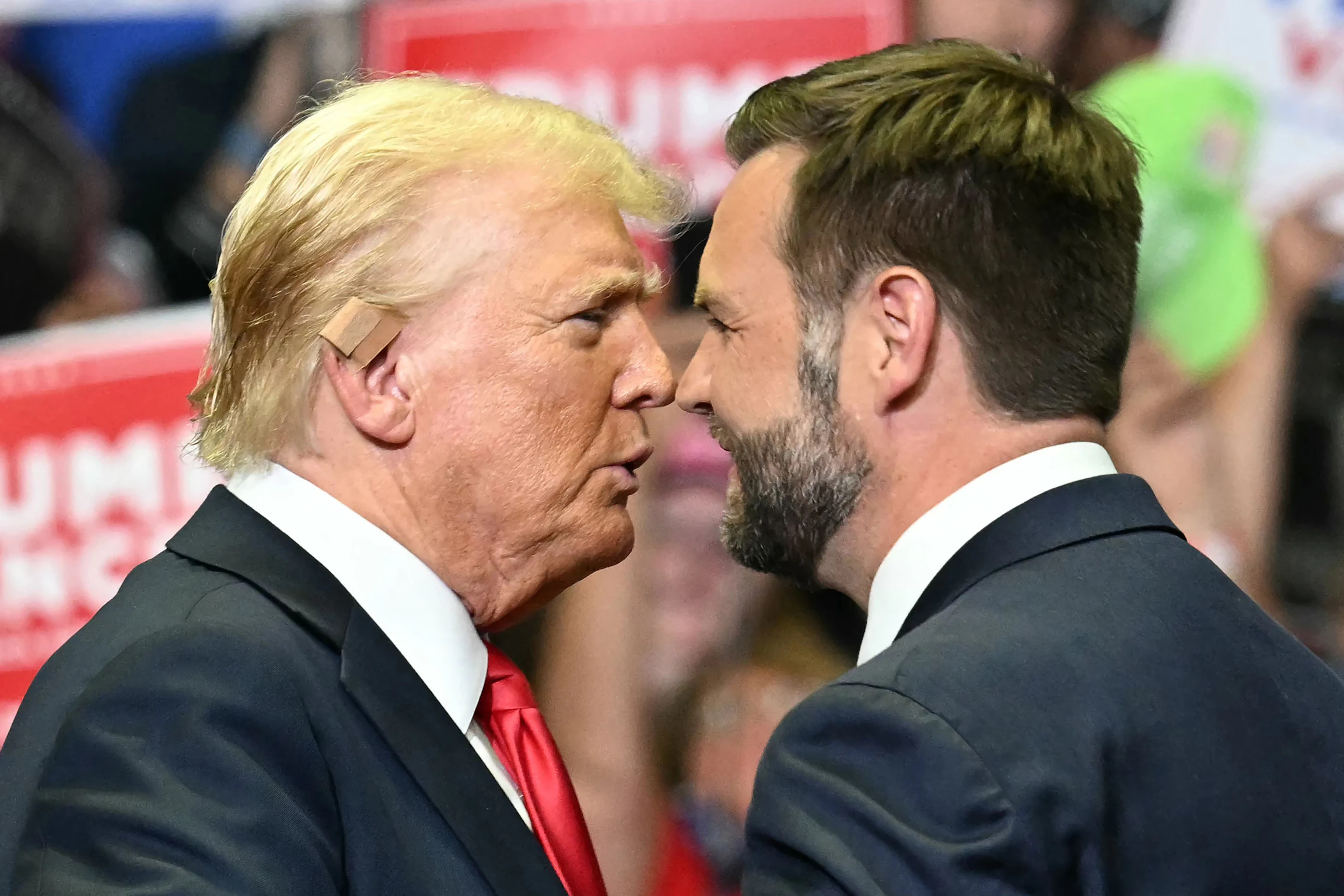 High Quality Trump kisses Vance Blank Meme Template