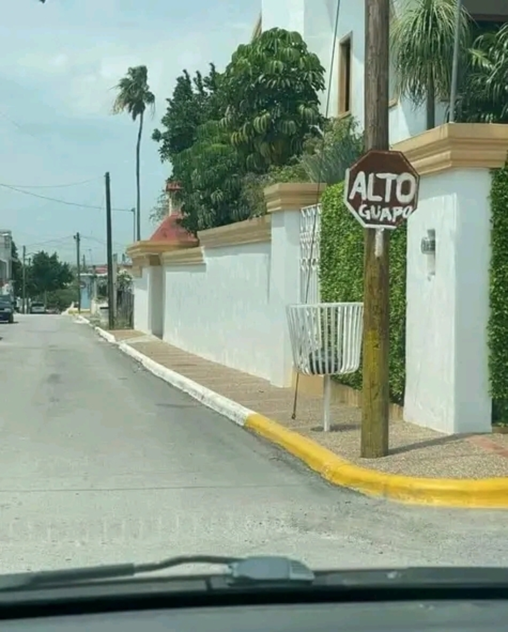 Señal alto guapo Blank Meme Template