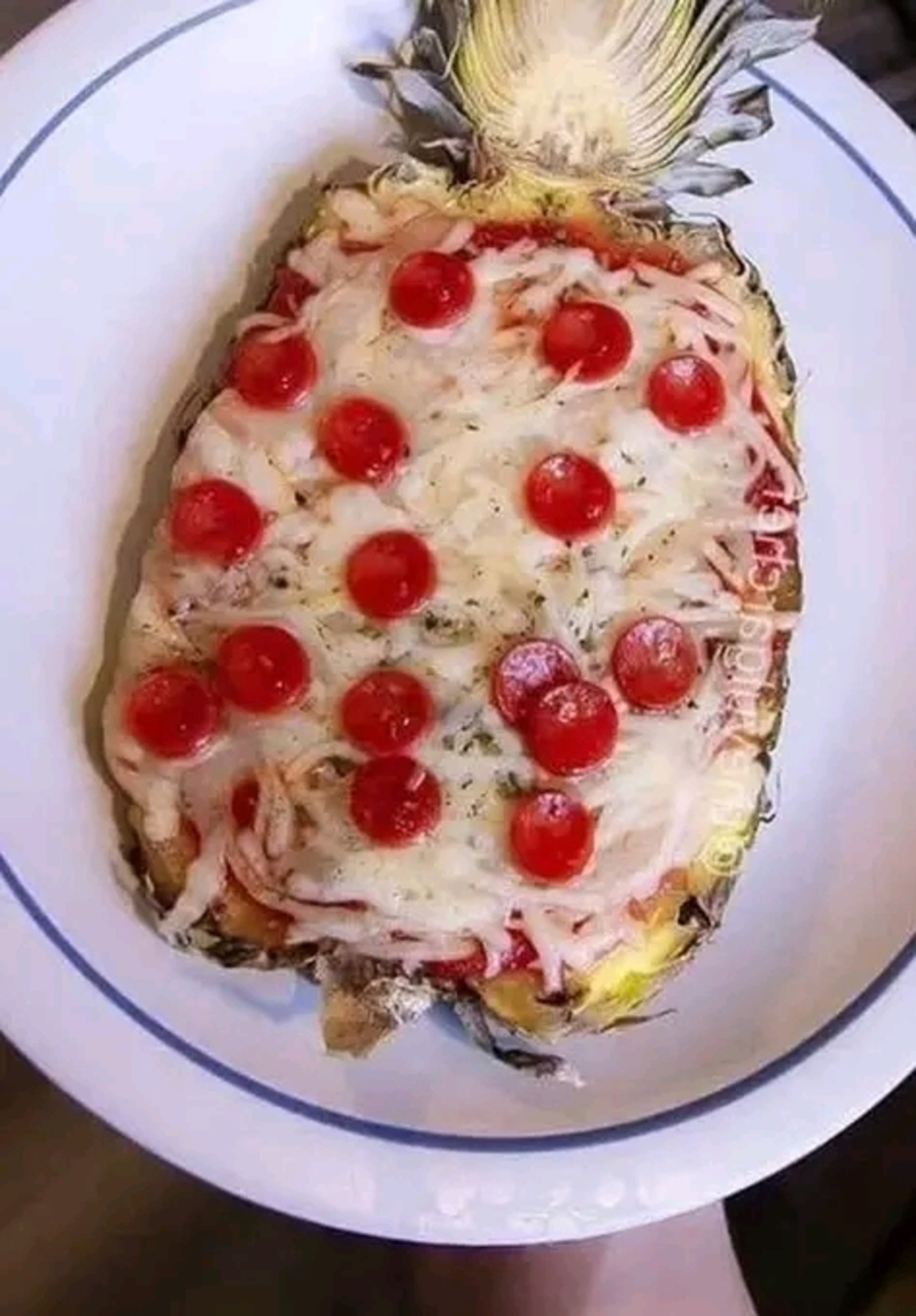 ¿Así o más pizza de piña hawaiiana? Blank Meme Template