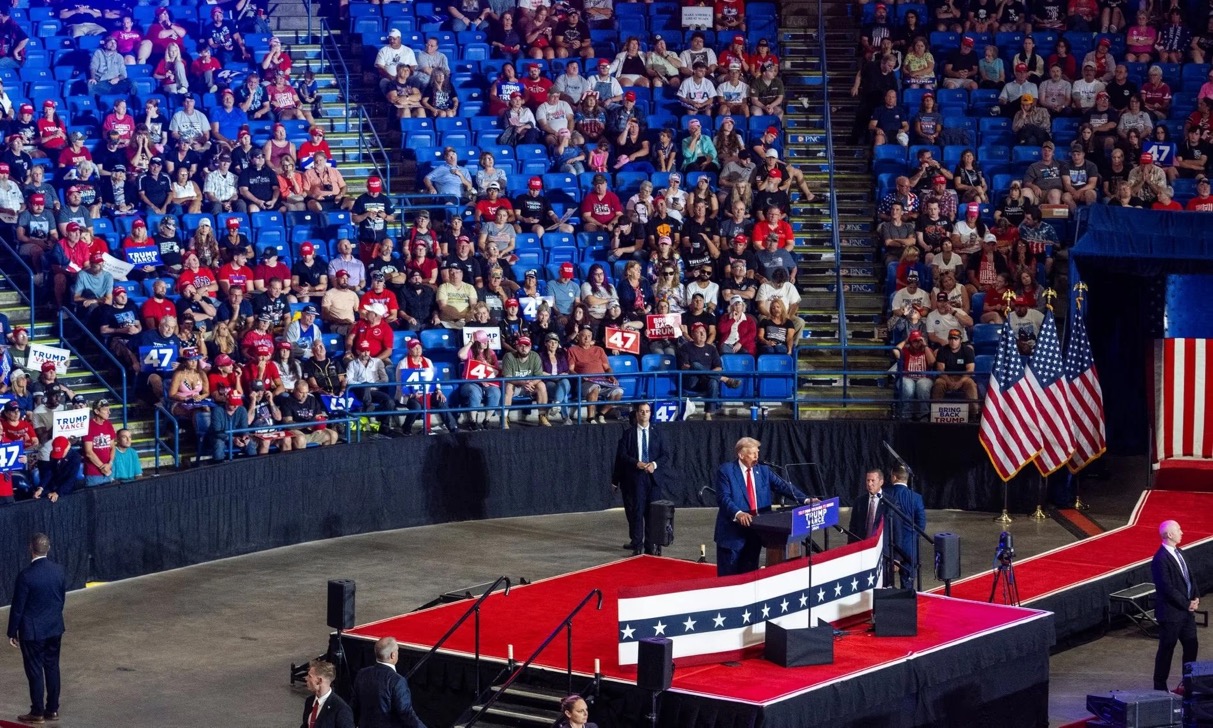 Trump small audience Blank Meme Template