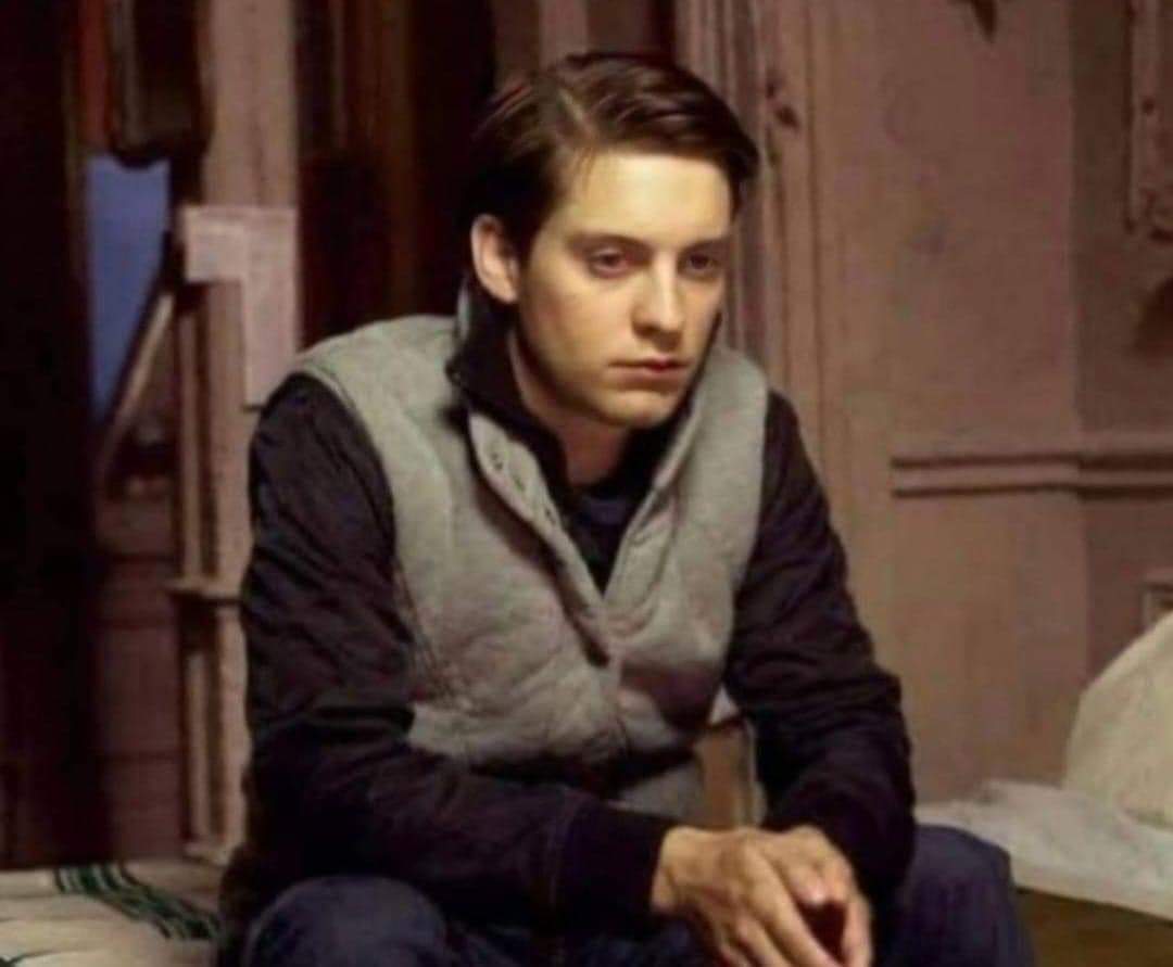 Toby maguire pensando Blank Meme Template