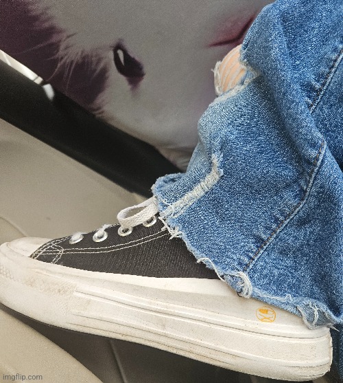 >< | made w/ Imgflip meme maker