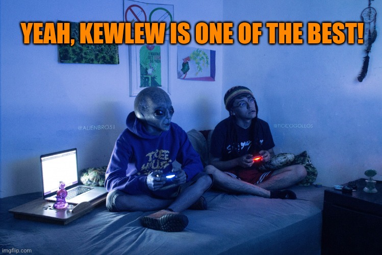 Alien playing video games | YEAH, KEWLEW IS ONE OF THE BEST! | image tagged in alien playing video games | made w/ Imgflip meme maker