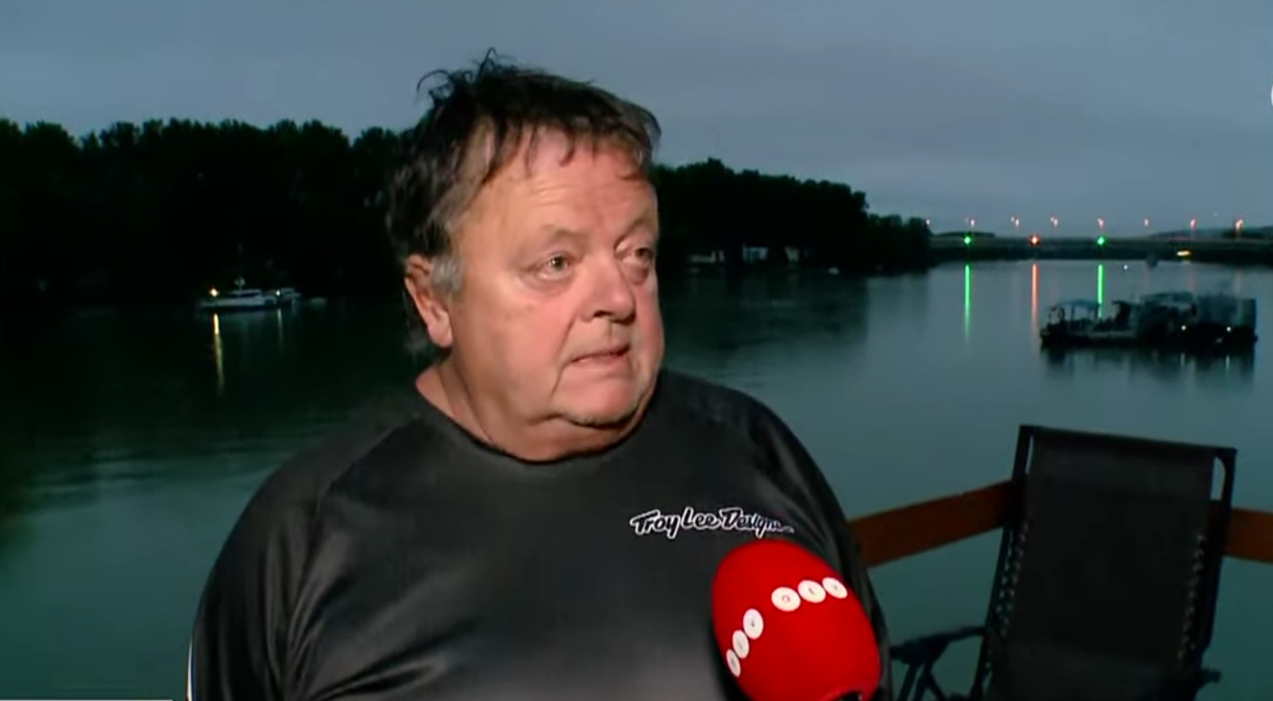 Szakember Blank Meme Template