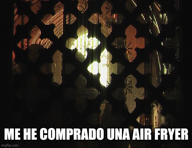 Confessional | ME HE COMPRADO UNA AIR FRYER | image tagged in confessional | made w/ Imgflip meme maker