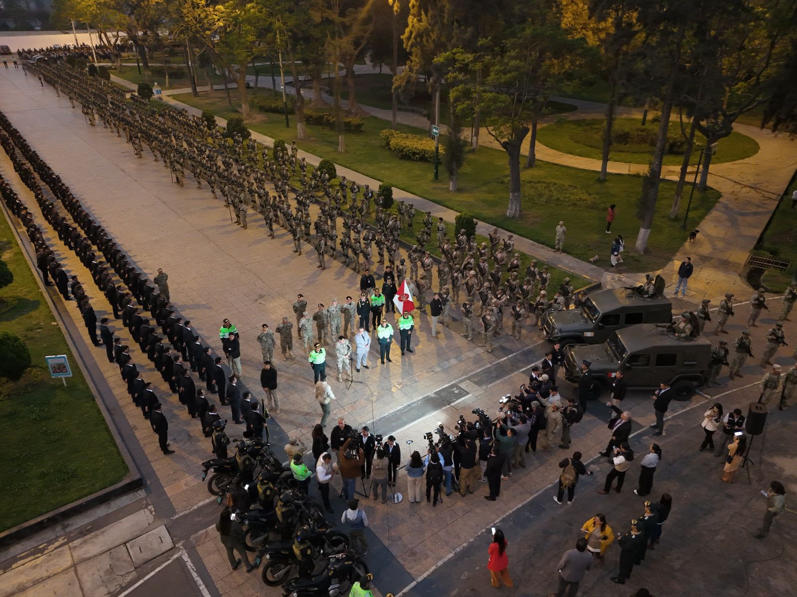 Militares contra la gente Blank Meme Template