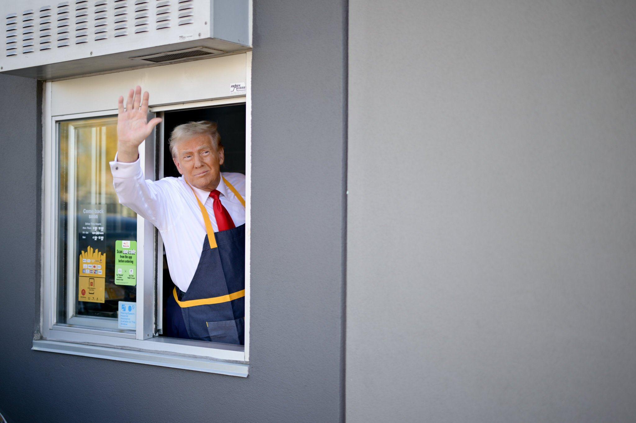 Trump waving at mcdonalds Blank Meme Template