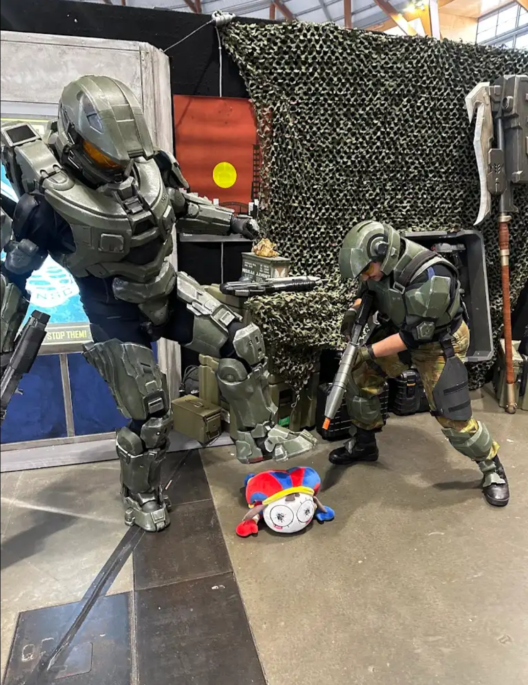 Masterchief killing Pomni Blank Meme Template