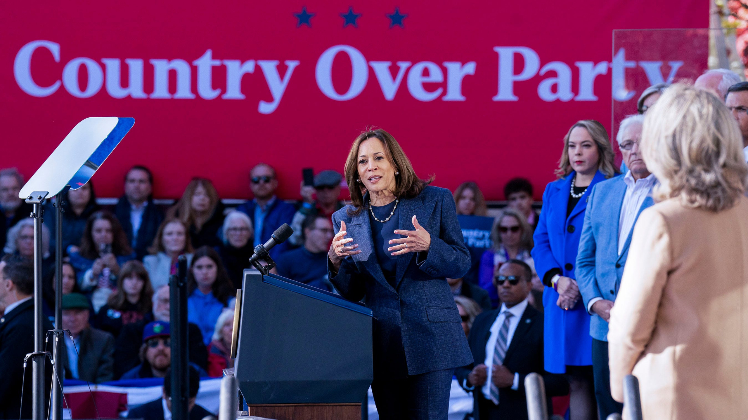 Over 100 GOP leaders rallied with Harris because Trump is unfit. Blank Meme Template