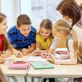 "Transformando la educación: inclusión y participación activa." Blank Meme Template