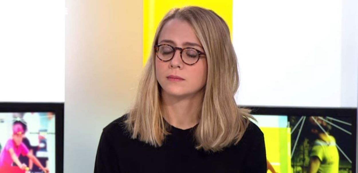 Anastasia Colossimo yeux fermés Blank Meme Template