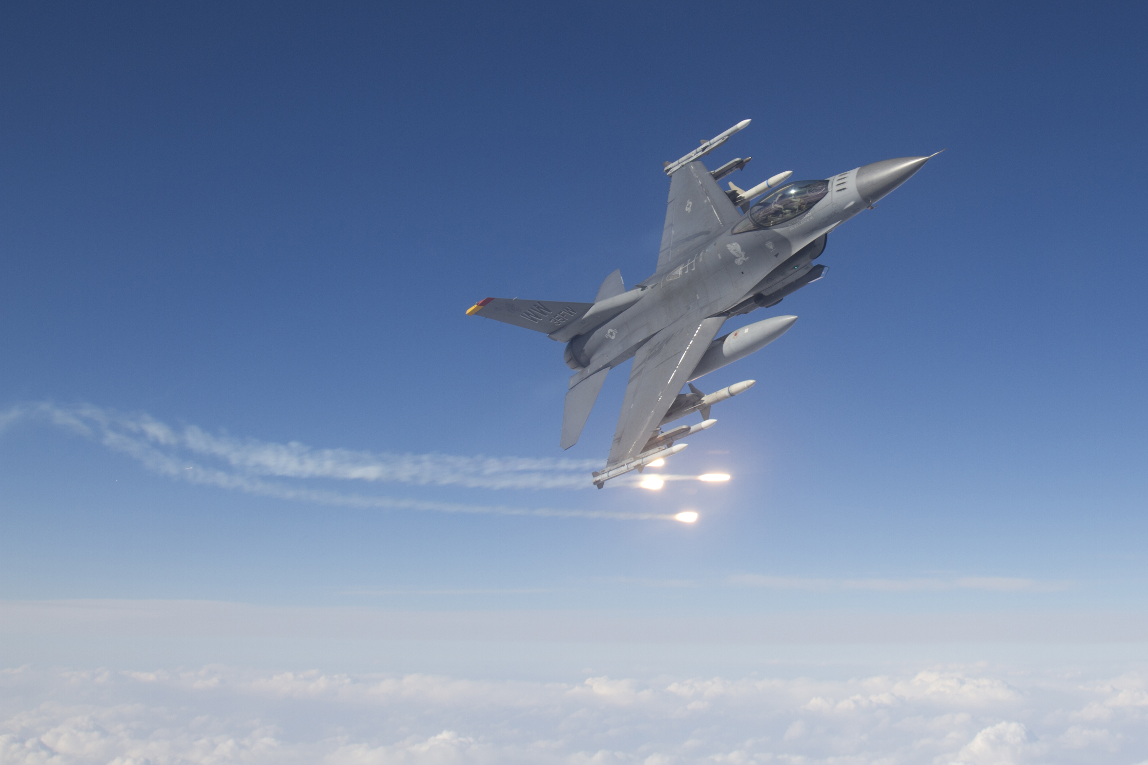 f16 Blank Meme Template
