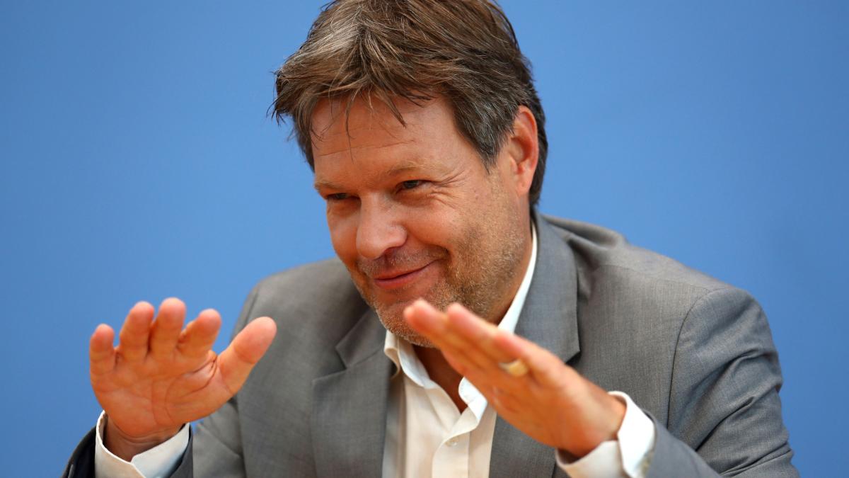 Robert Habeck Blank Meme Template