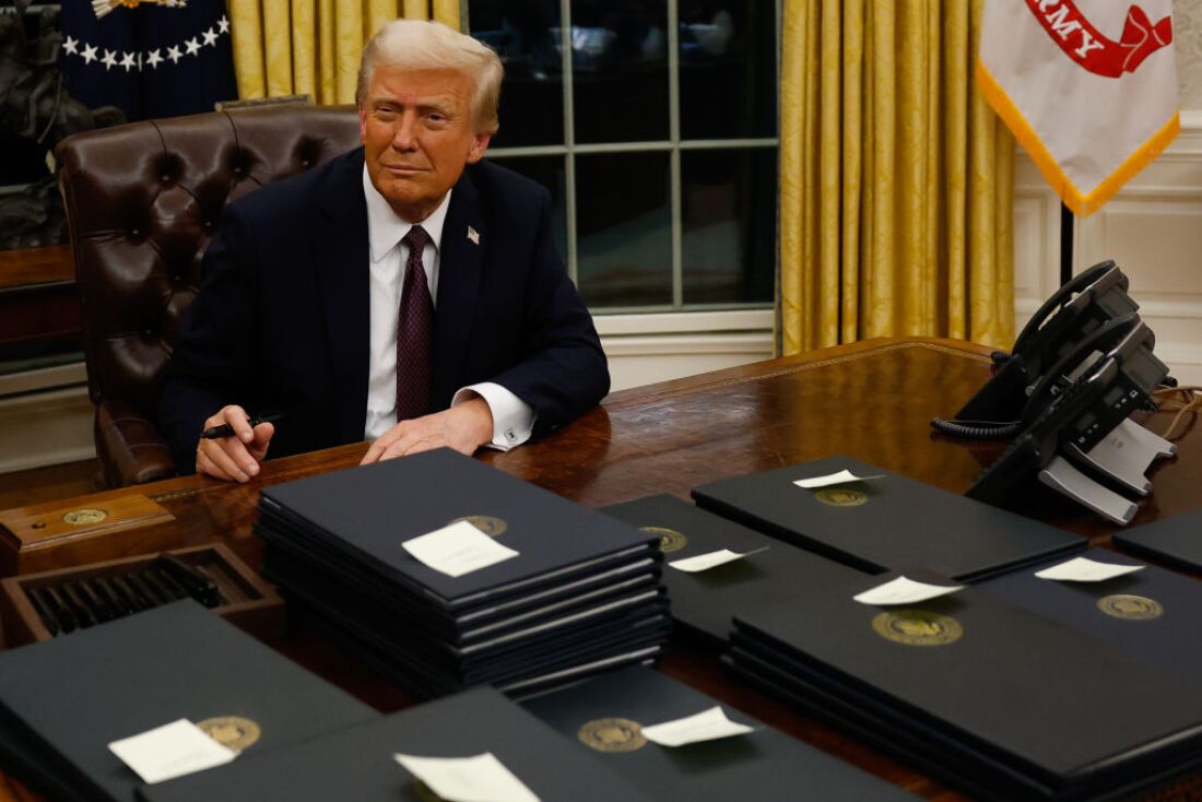 Trump signing Oval Office Blank Meme Template