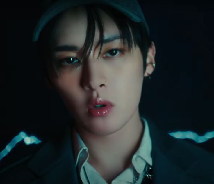 LEE KNOW STRAY KIDS Blank Meme Template
