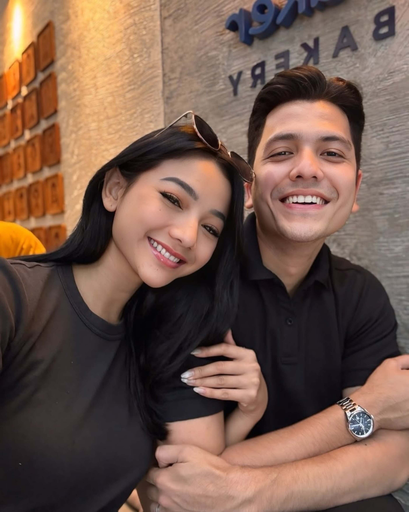 Rendi Jhon dan Glenca Chysara Blank Meme Template